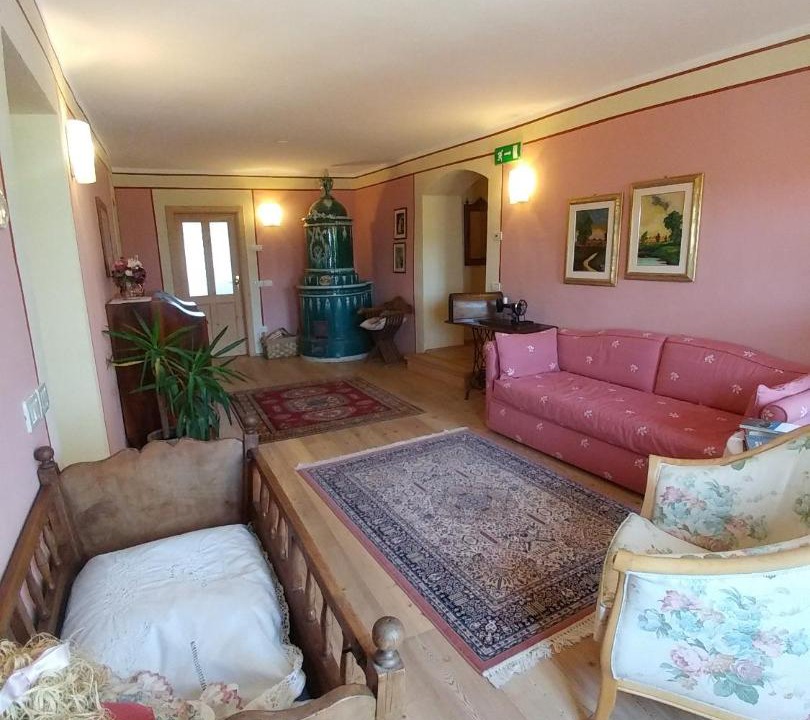 Photo of Livingroom in Romeno