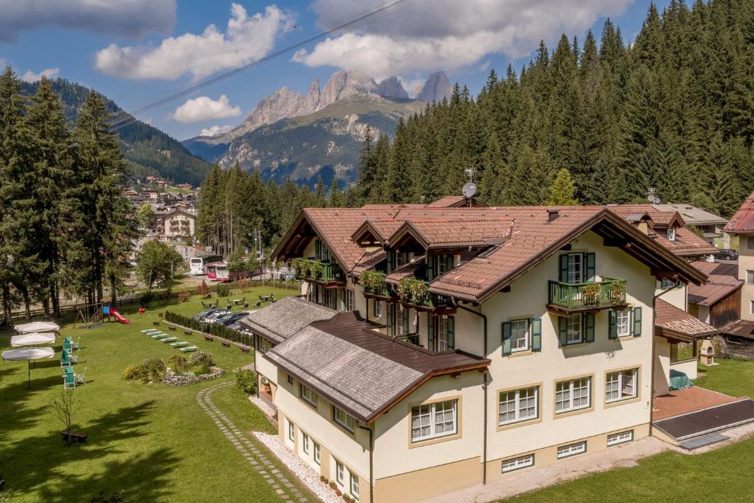 Photo of Buildings in Penia