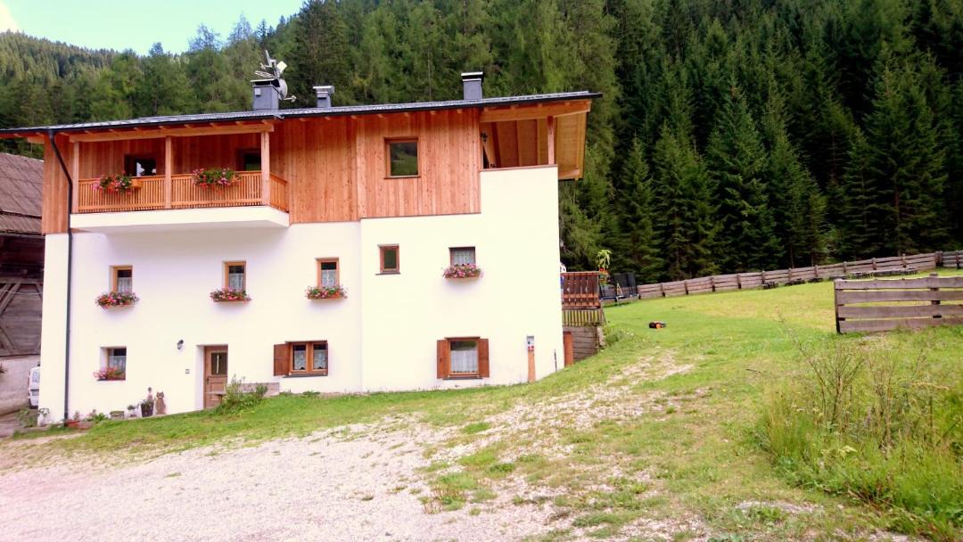 Photo of Buildings in Frena