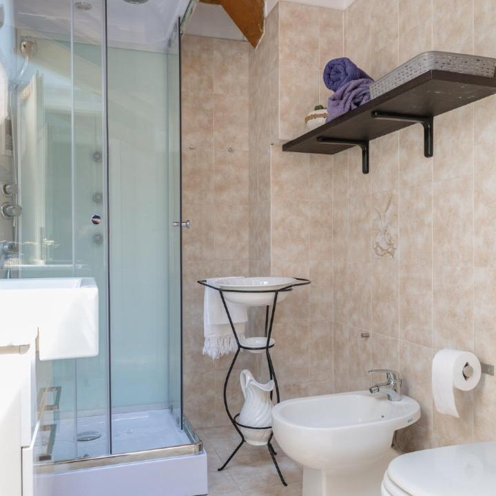 Photo of Bathroom in Dro