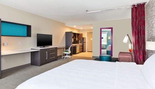 Suite, 1 King Bed (Hearing)