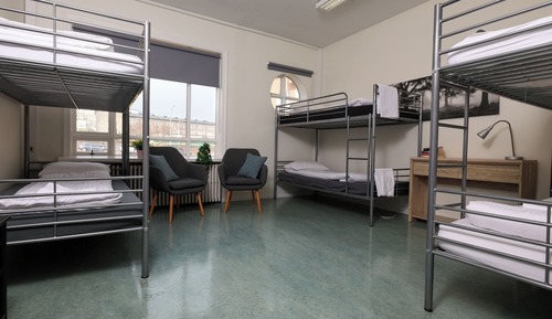 Private 6-bed Dorm room with Shared Bathroom