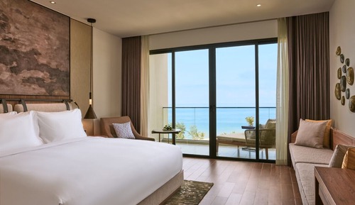 Superior Room, 1 King Bed, Balcony, Garden View