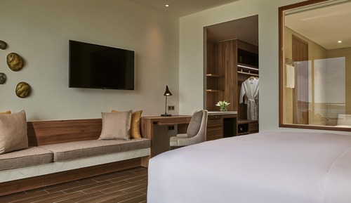 Superior Room, 1 King Bed, Balcony, Sea View