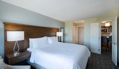 Studio Suite, 1 King Bed, Kitchen