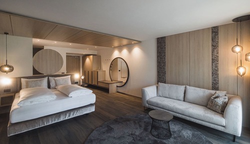 Corones Suite