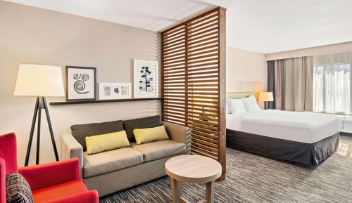 Studio Suite, 1 King Bed with Sofa bed, Non Smoking