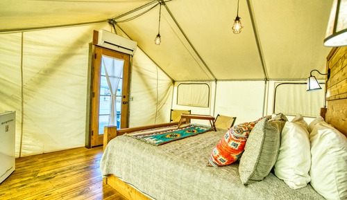 Romantic Tent (Safari Tent - Glamping)
