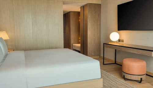 Classic Room, 1 King Bed, Ocean View (Club Floor)