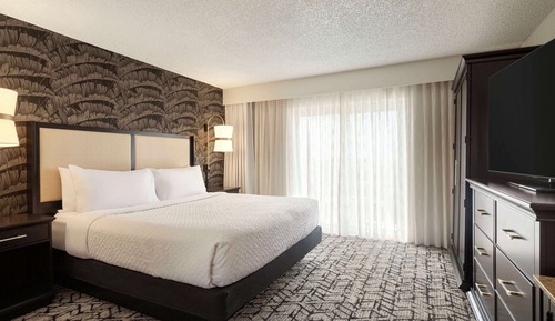 Suite, 1 King Bed with Sofa bed, Balcony