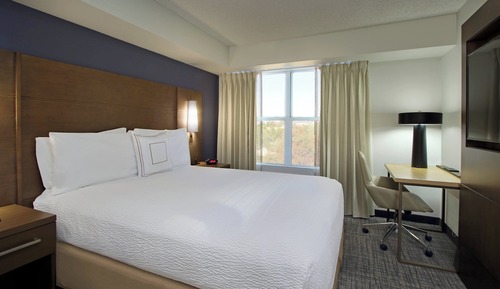 Suite, 2 Bedrooms (Mobility Accessible, Roll-In Shower)