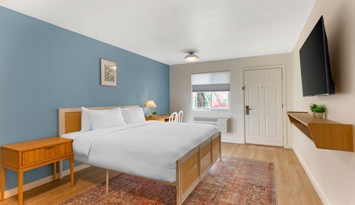 Standard Room, 1 King Bed, Non Smoking, Kitchenette