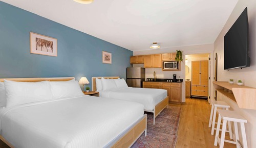 Standard Room, 2 Queen Beds, Kitchenette, Poolside