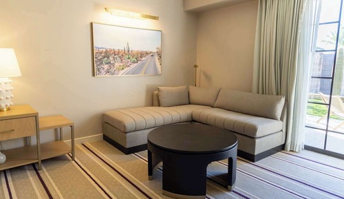 1 King Bed (Premier View Suite)