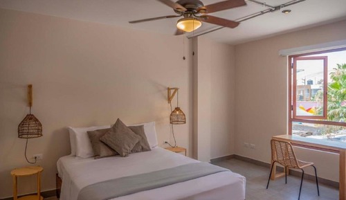 10-Bed Mixed Dormitory