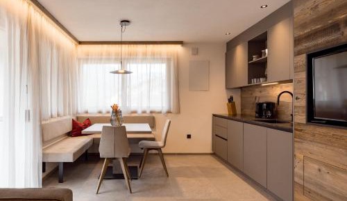 Two-Bedroom Deluxe Apartment with Garden View