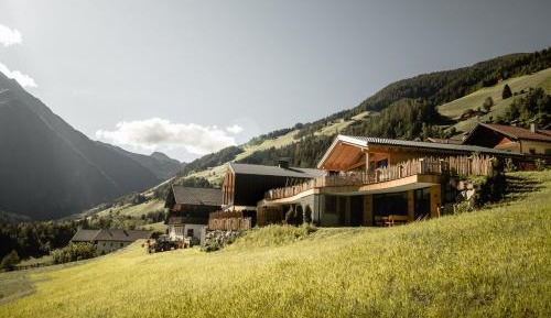 Two-Bedroom Deluxe Apartment with Garden View