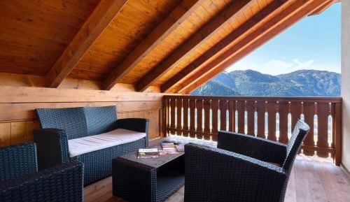 Two-Bedroom Deluxe Apartment with Garden View