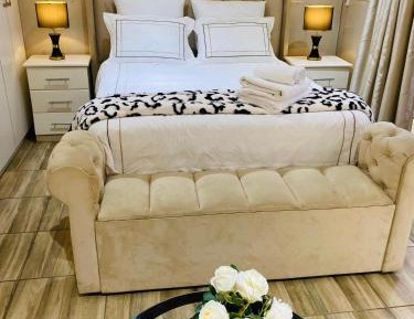 Queen Room with Pool View