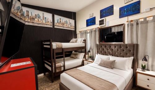 Quadruple Room with Shared Bathroom