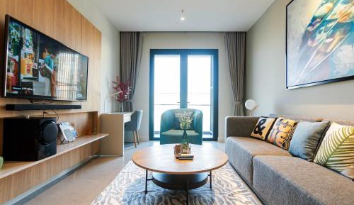 Three-Bedroom Apartment with Balcony