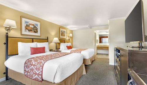 Queen Room with Two Queen Beds with Red Rock View with Patio - Non-smoking