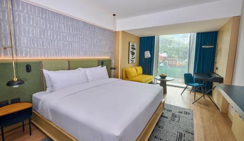 Standard King Room with City View