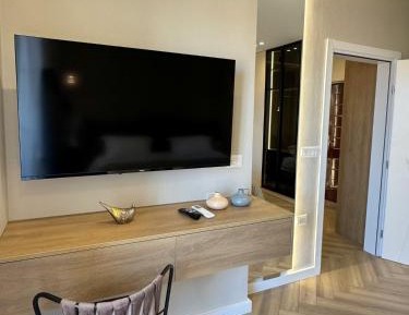 Deluxe One-Bedroom Apartment with City View