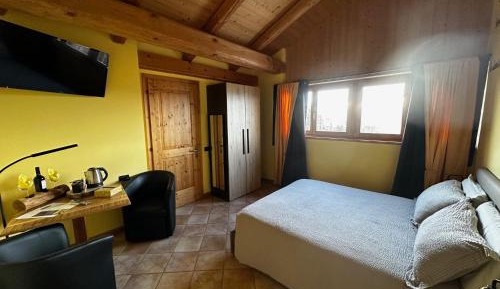 Deluxe Double Room (2 Adults + 1 Child)