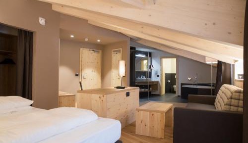 Deluxe Double Room with Bath