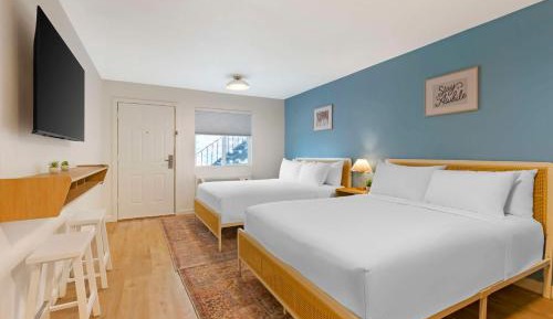 Queen Room with Two Queen Beds and Kitchenette - Non-Smoking