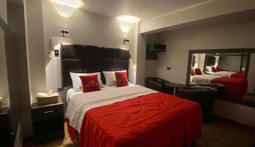 Deluxe Queen Room