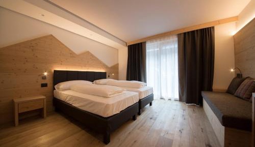 Double or Twin Room with Mountain View