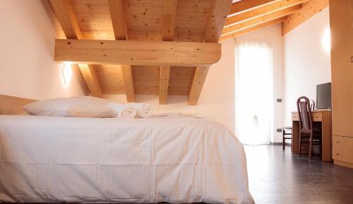 Double or Twin Room with Mountain View