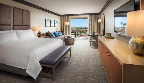 Grand Deluxe, Guest room, 1 King, Sofa bed, Pool view