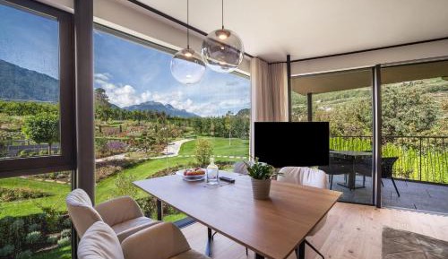 Superior One-Bedroom Apartment with Balcony