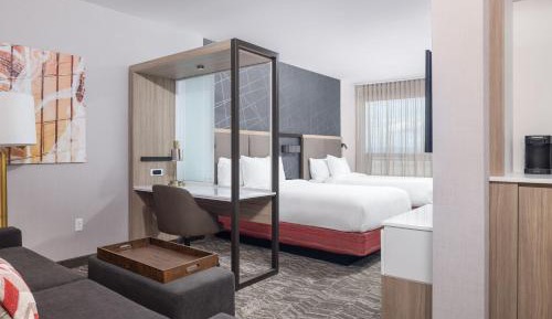 Queen Suite with Two Queen Beds - Mobility Accessible with Tub