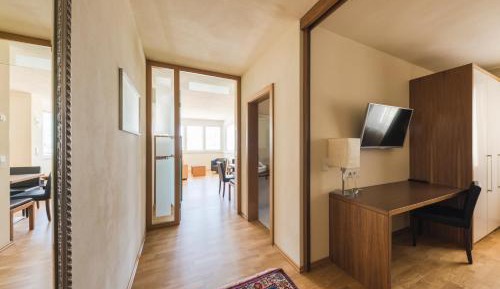 Deluxe Two-Bedroom Apartment