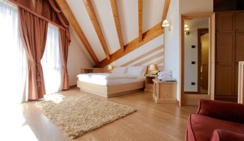 Junior Queen Suite