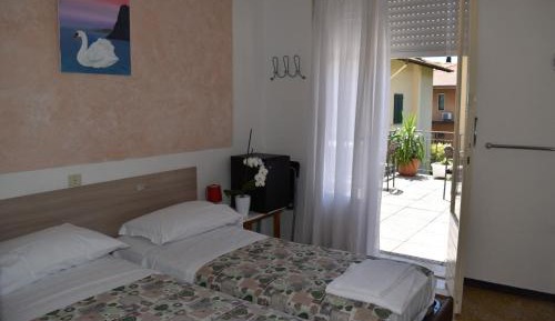 Double or Twin Room with Shared Bathroom