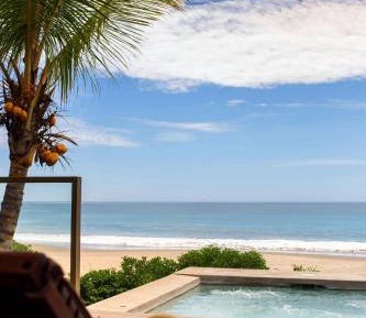  Beachfront Suite with Dip Pool