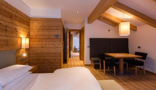 Suite with Whirlpool