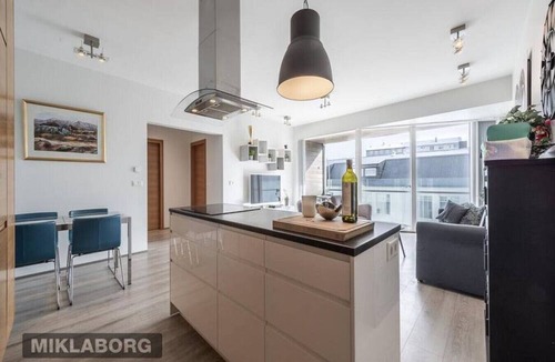 Vesturbær Apartment | King bed, central apartment with free parking