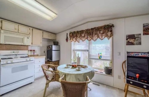 Cottonwood Cove House | Rag Proper Ranch Free WiFi and AC peaceful White Hills close to Las Vegas
