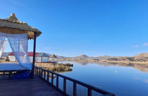 Puno Cabin | Uros Suma Inti Lodge se Encuentra en las Islas de los Uros. Vive un día Magico