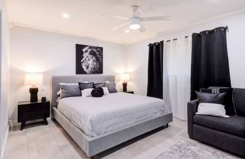 Park Scottsdale One House | Lux Hot Tub Retreat - 6 Min to Old Town Scottsdale