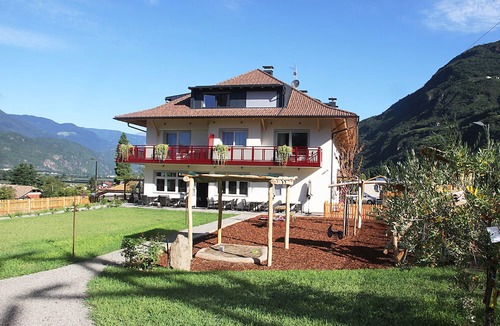 Terlano Apartment | Apartment 'Residence Egger Apt A' with Mountain View, Wi-Fi and Air Conditioning