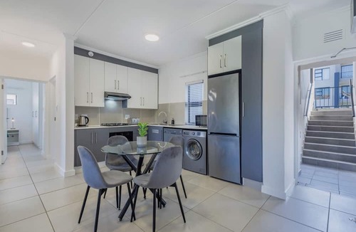 Umhlali Apartment | Modern 2BR in Ballito Village |Inverter | Sleeps 4