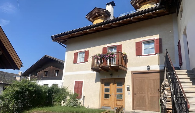 'Casa Avisio', private garden, Wi-Fi, and ski slopes nearby