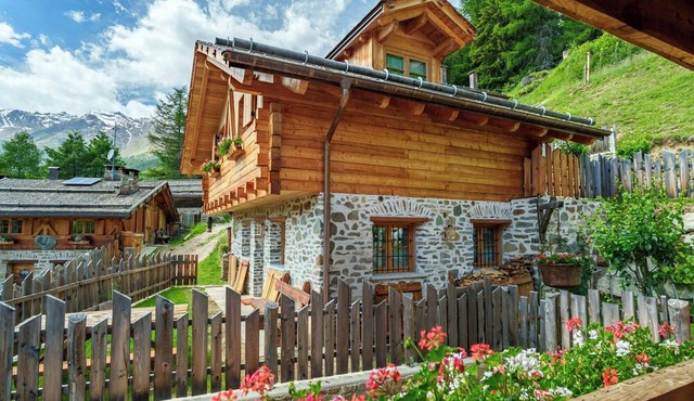 19th-century Tyrolean maso at 1,500 m altitude